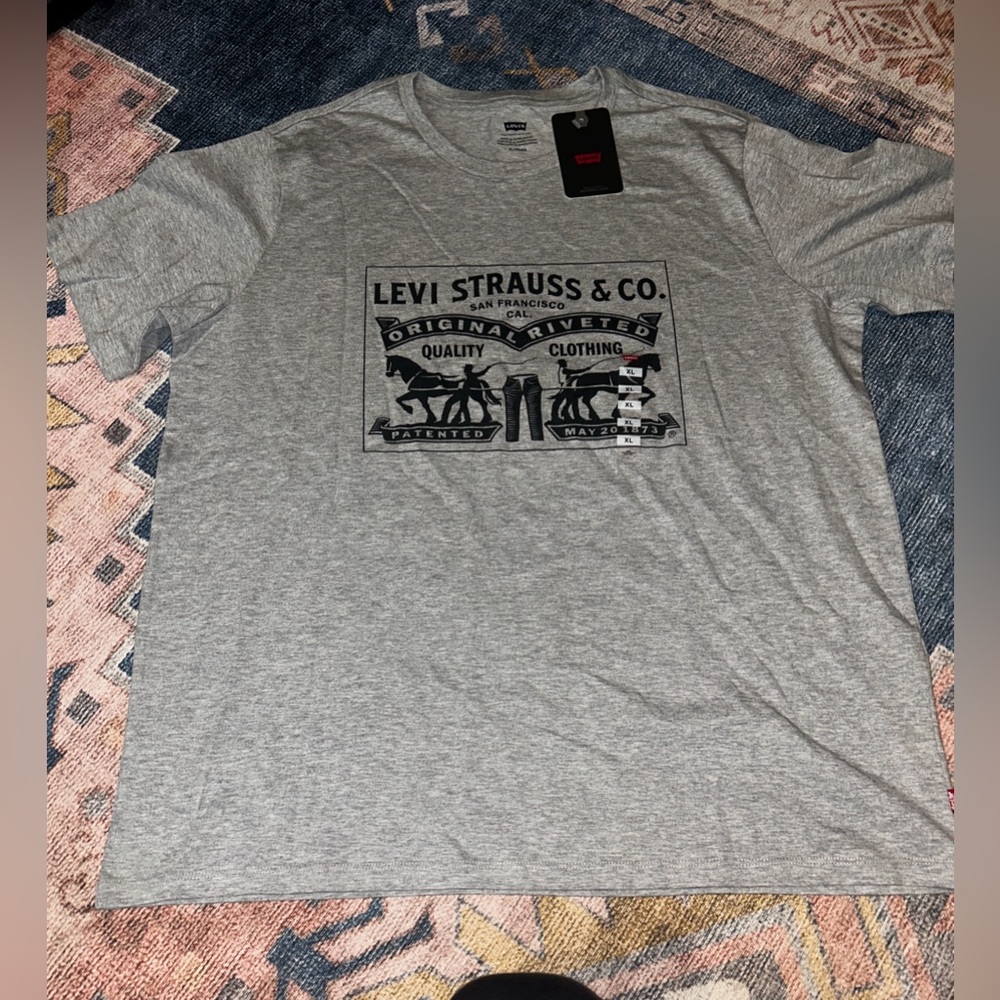 Levi's Gray Graphic T-Shirt for Men NWT